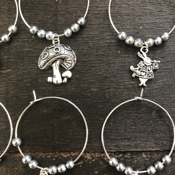 Alice in Wonderland themed wine glass markers - Picture 6 of 6